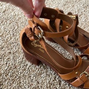 Seychelles sandals, size 11m, tan.